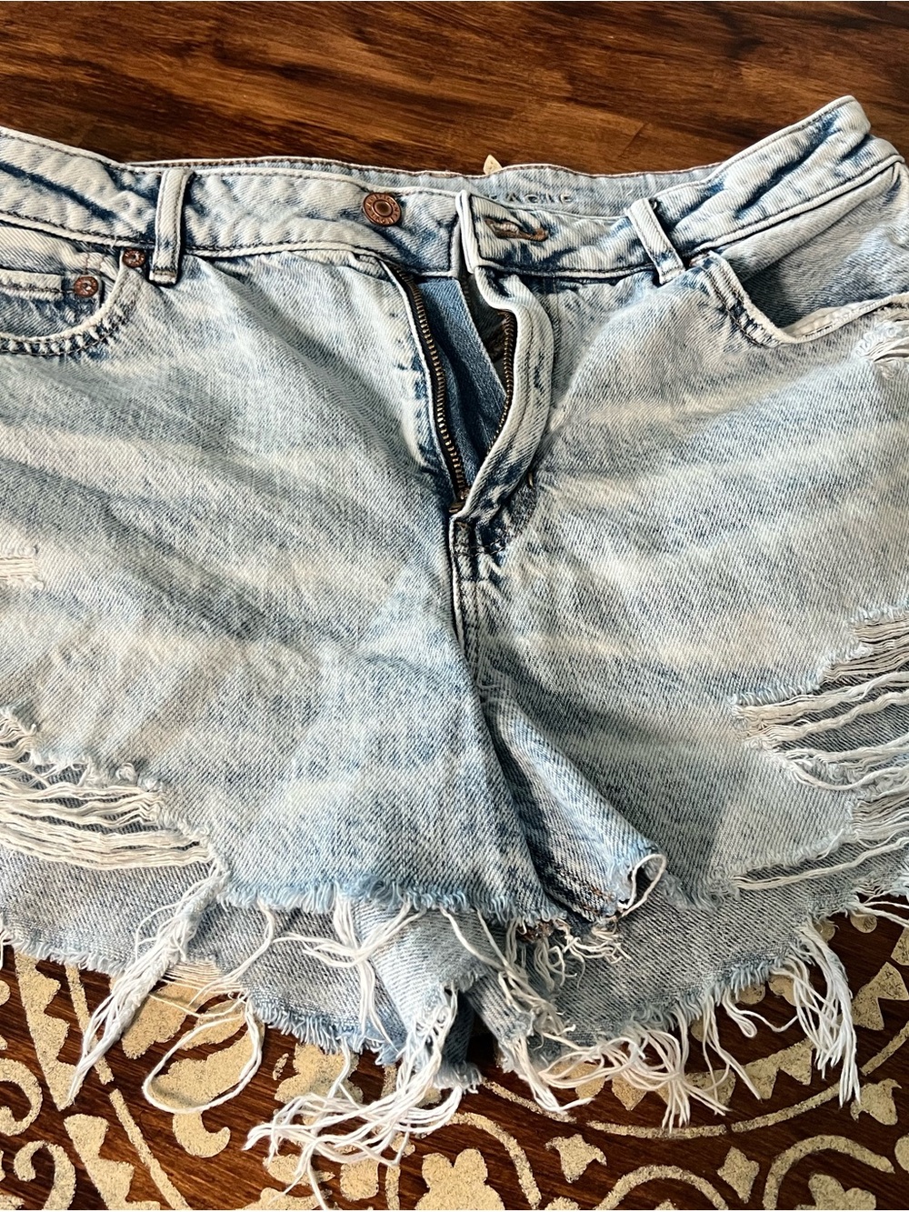 American Eagle Light Wash Distressed Denim Women's Shorts